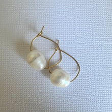 Load image into Gallery viewer, Sophie Drops ~ Single Pearl on Gold